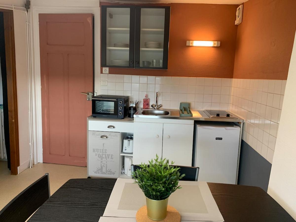 Appartement Charmant Face Au Haras Сен Ло Екстериор снимка